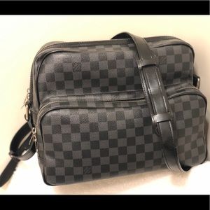 Louis Vuitton Leoh Damier Graphite Messenger Bag